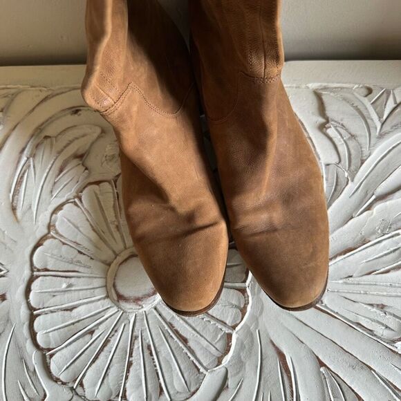 Hugo Boss textured knee high leather boot size 39 - Picture 3 of 7